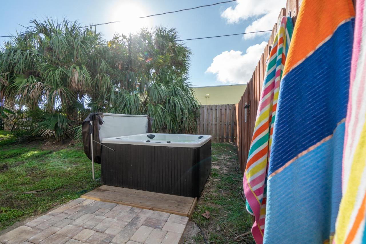 Heart Of The Waves - 3Br & 2Ba Beach Retreat - New Hot Tub - Outside Patio With Grill & Seating, Steps To Fun! Melbourne Exterior foto